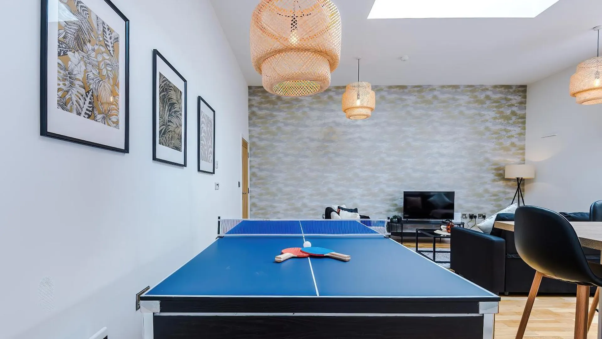 Stylish York Getaway - Pool Table